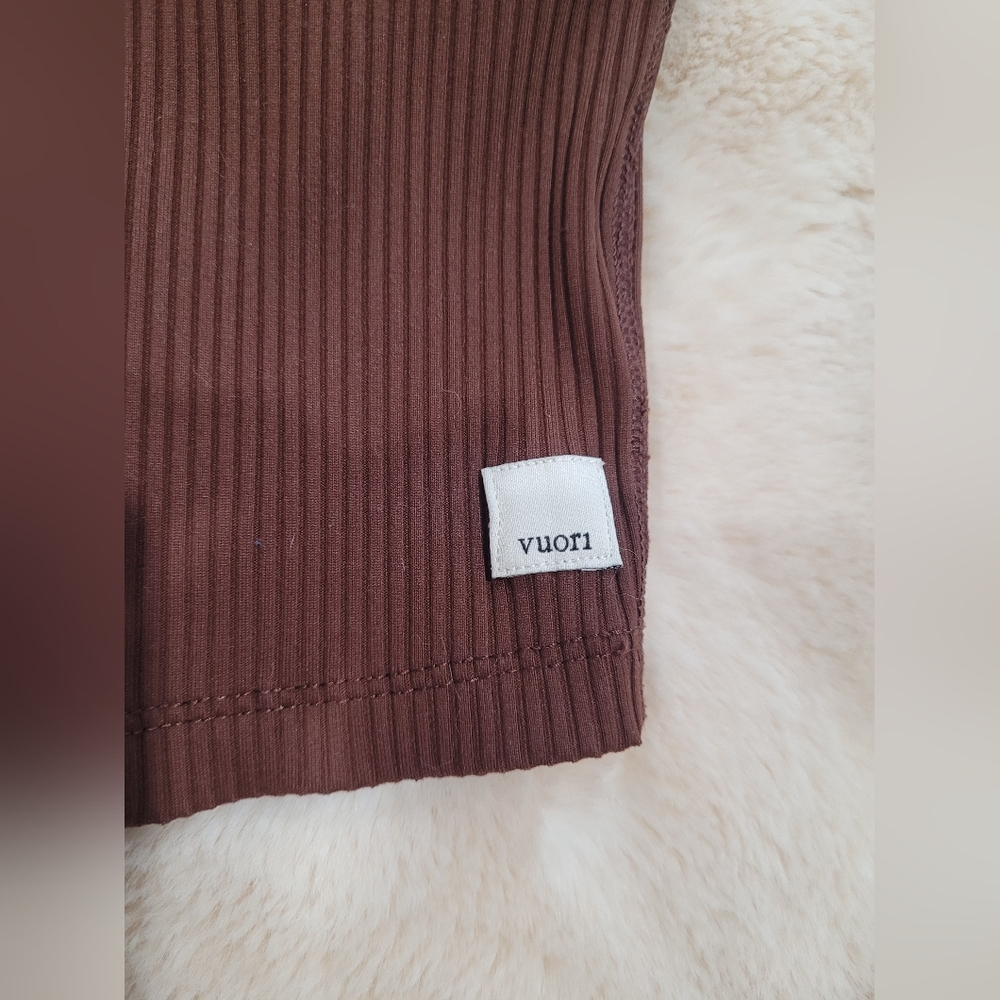 VUORI Ribbed Crop Tank - Picture 5 of 7